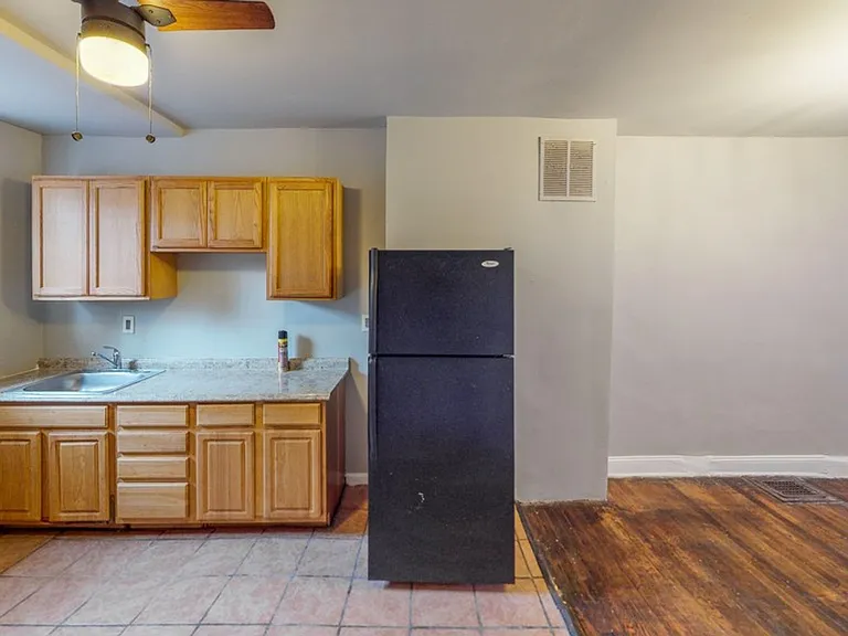 2425 Druid Hill Ave — Photo 5