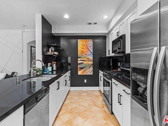 2nd image of 5037 Rosewood Ave APT 101