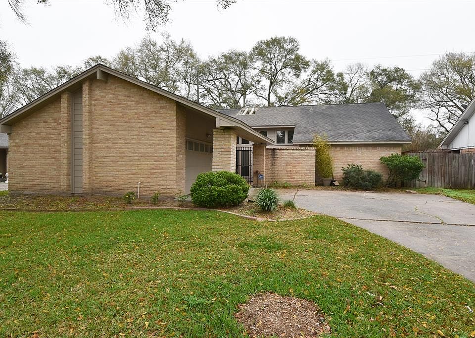 1st image of 5030 Pine Cliff Dr