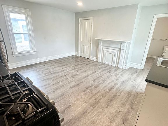 5th image of 517 E Railroad Ave #2