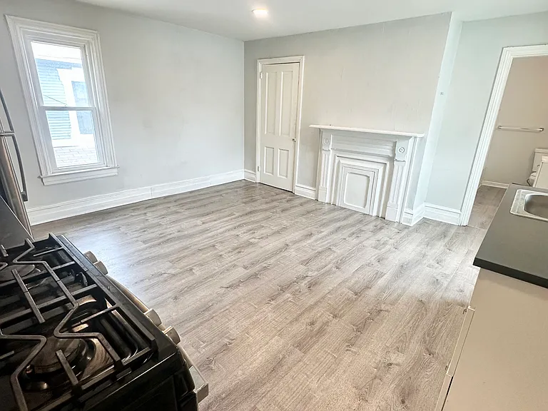 517 E Railroad Ave #2 — Photo 5