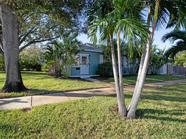 646 50th St N, Saint Petersburg, FL 33710