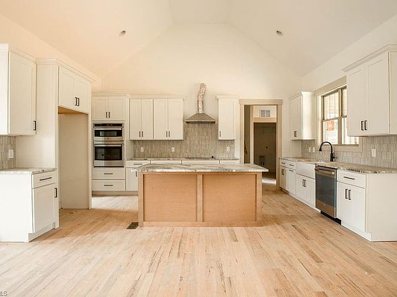 5th image of 2921 Reginas Way
