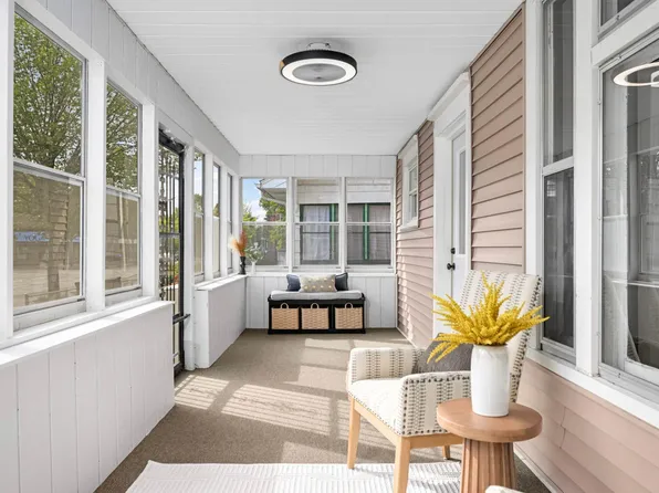 1149 Selby Ave, Saint Paul, MN 55104