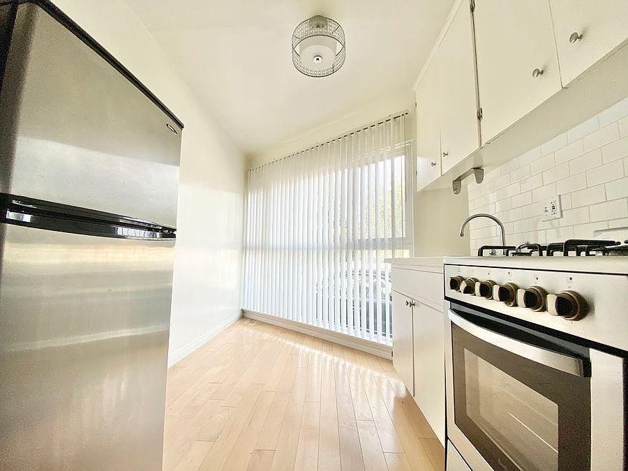 2nd image of 473-485 S Roxbury Dr #473