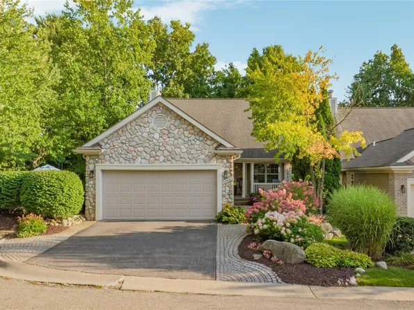 6582 Forest Ridge Ct, Clarkston, MI 48346
