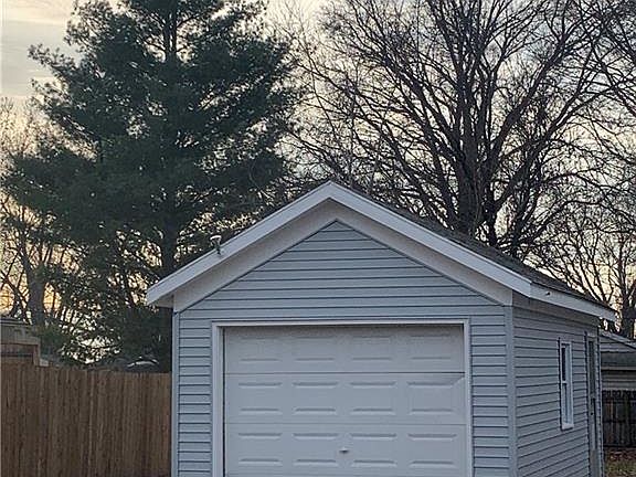 2nd image of 530 Zoe Ave