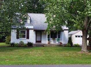 12 Orchard Dr, Glenville, NY 12302