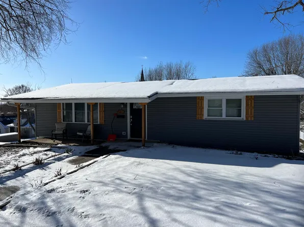 501 5th St, Glasgow, MO 65254