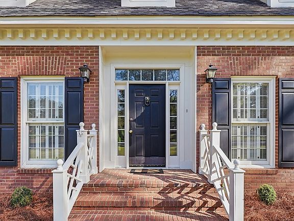 3rd image of 2515 Ridgewood Ln