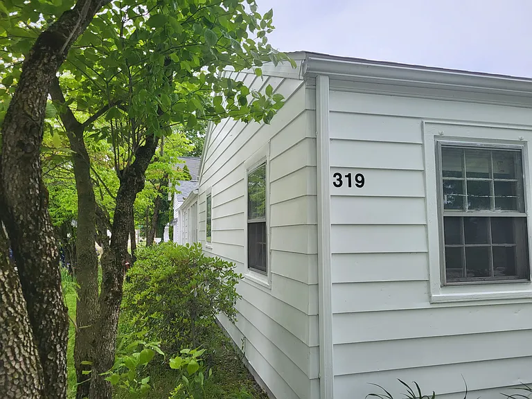319 Shawnee Pl — Photo 2