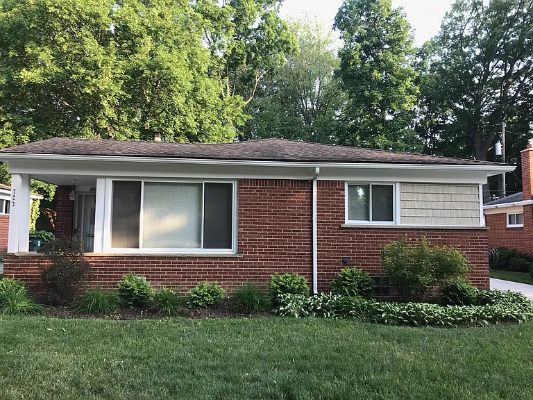 723 Butternut Ave — Photo 2