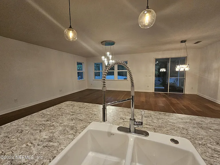 371 Heritage Oaks Dr — Photo 7