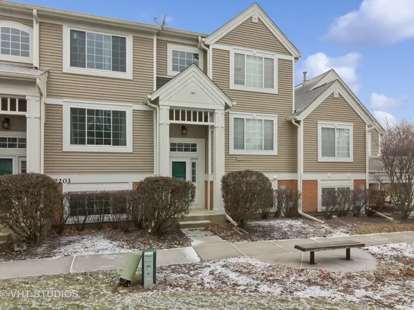 2205 Daybreak Dr, Aurora, IL 60503