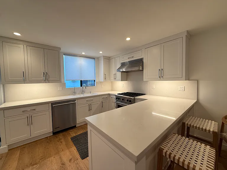 8611 Burton Way #15 — Photo 3