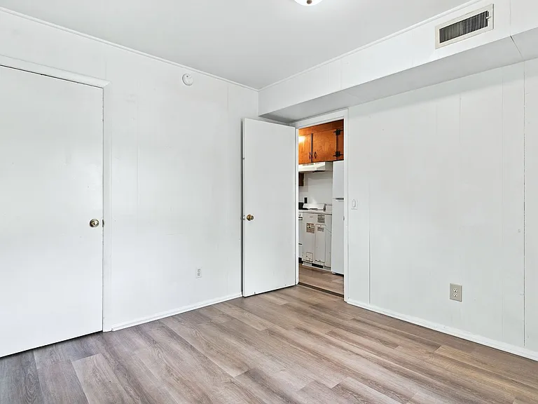 1300 Lola Ave — Photo 14