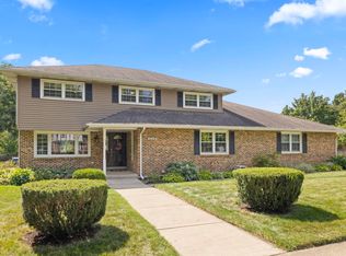 2004 Somerset Ln, Wheaton, IL 60189
