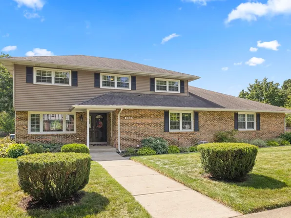 2004 Somerset Ln, Wheaton, IL 60189