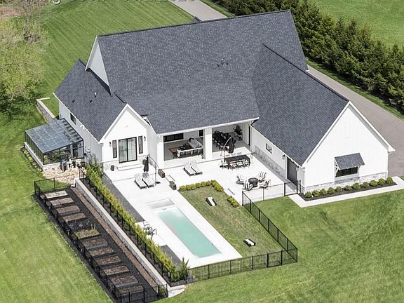 3rd image of 8439 Holcomb Rd