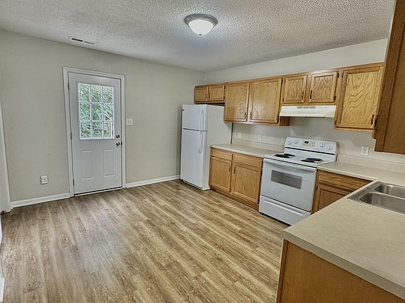 5th image of 319 Bracken Pl #1