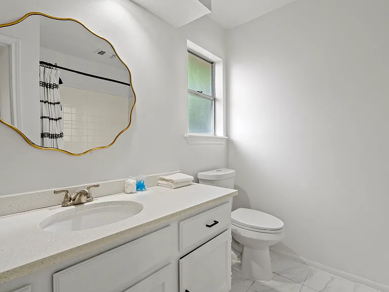 604 Lochnell Dr — Photo 16