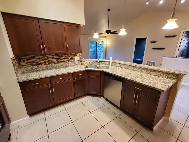 357 Bloomfield Ln — Photo 6