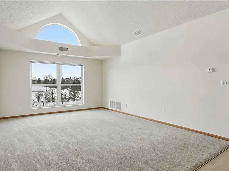 Crown Villa Apartments — Photo 9