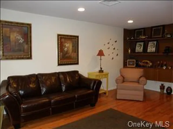 705 Cherry Hill Drive #705, Poughkeepsie, NY 12603