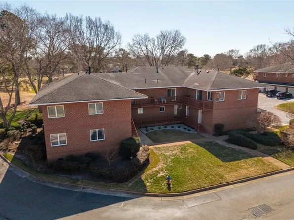1203 Foursome Ln, Virginia Beach, VA 23455