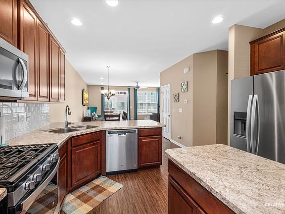 4th image of 263 Lakeshore Dr