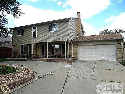 OVER 3100 SQ FT