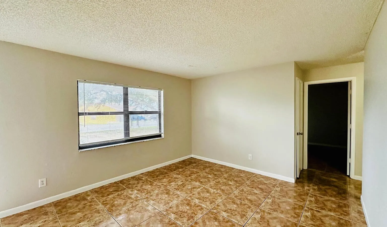 2 bed, 2.0 bath, 984 sqft, $1,300 — Photo 4