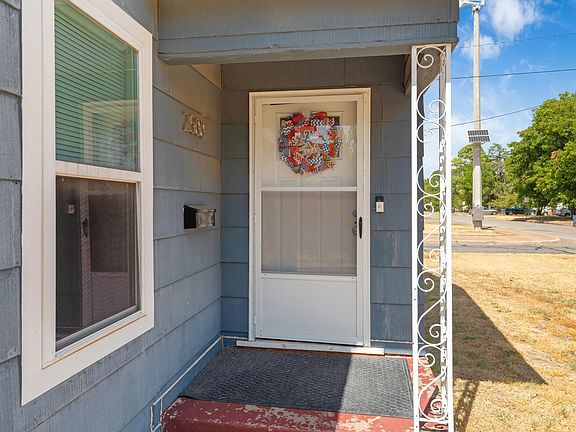3rd image of 2500 Carrigan St