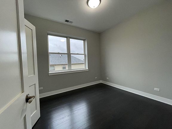 4th image of 1841 W 21st St Unit 1E