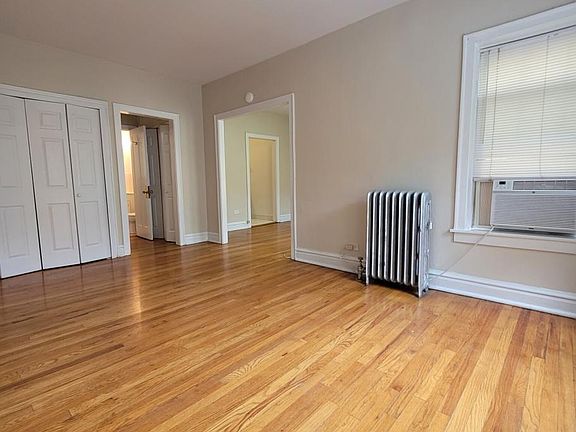 2nd image of 916 Reba Pl APT 1N