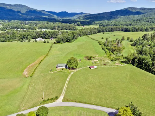 160 Meadow Ln, Oliver Springs, TN 37840
