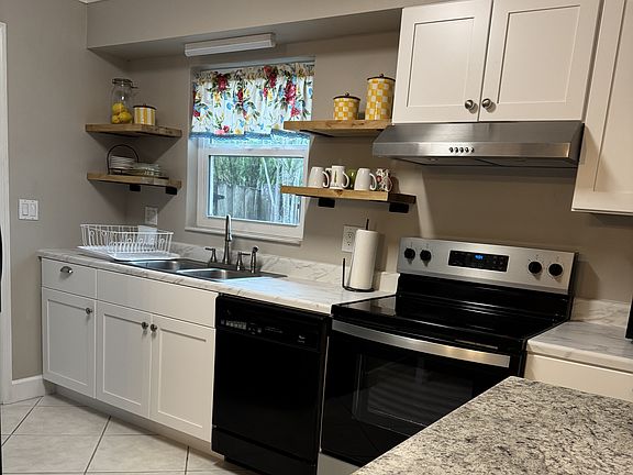 3rd image of 3020 Bay St #3020