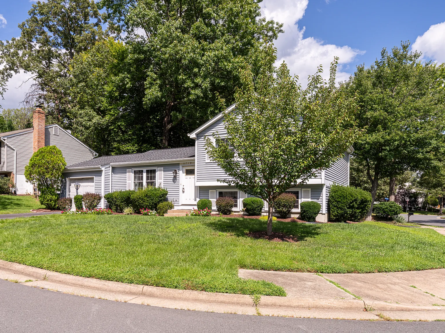 5719 Oak Apple Ct — Photo 1