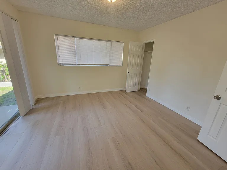 13531 Wyandotte St #9 — Photo 5