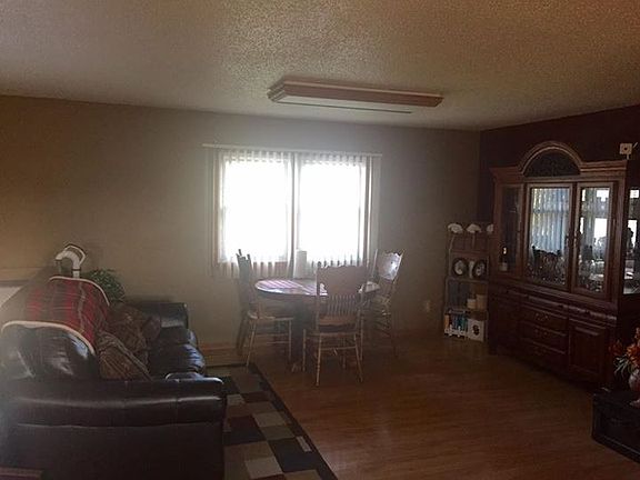 Dinning area  with seating