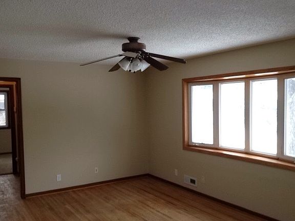 5th image of 11651 Yukon St NW