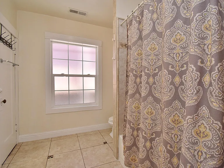 2214 Ashby Ave — Photo 2
