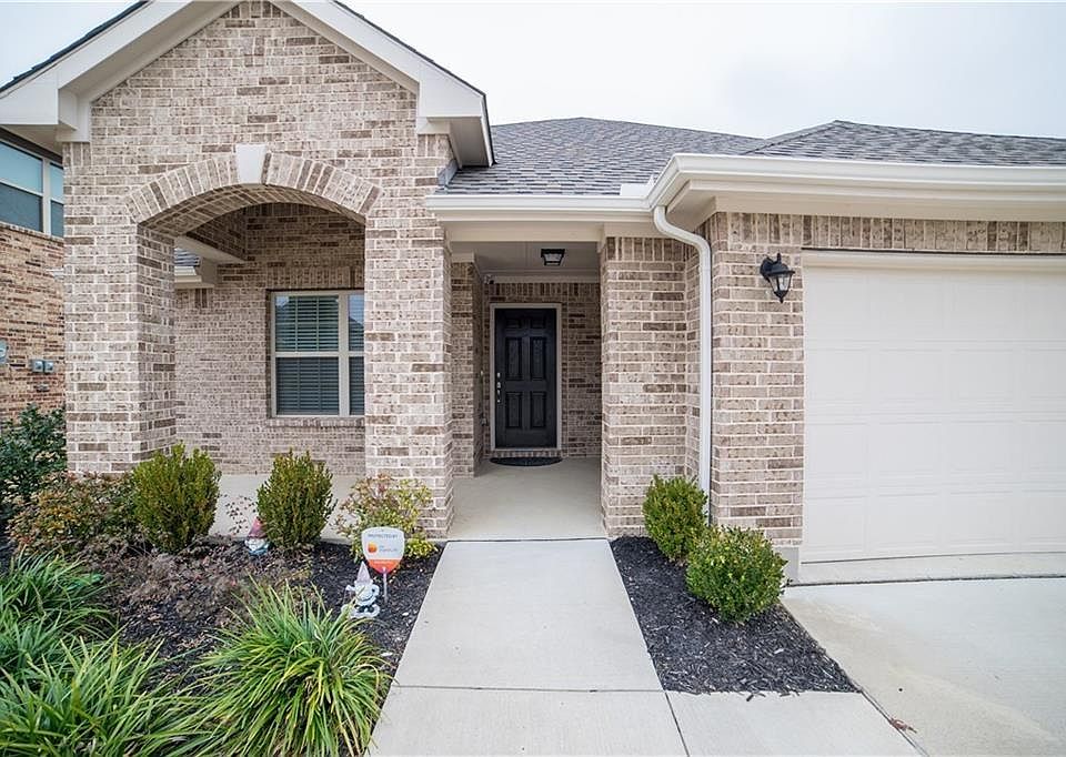 1st image of 3425 Canyon Lake Dr