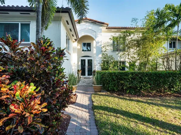 4419 N Bay Rd, Miami Beach, FL 33140