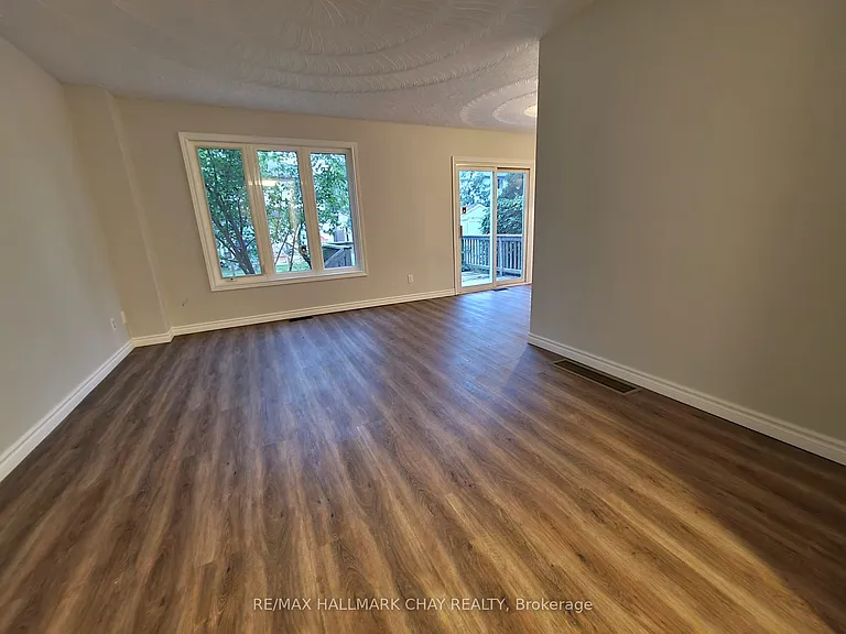 30 Orwell Cres — Photo 13