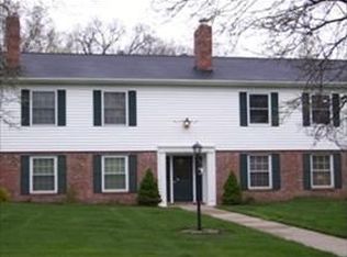 7035 Carriage Hill Dr APT 104, Brecksville, OH 44141