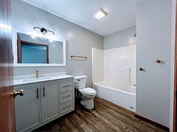3rd image of 242 Elizabeth Dr