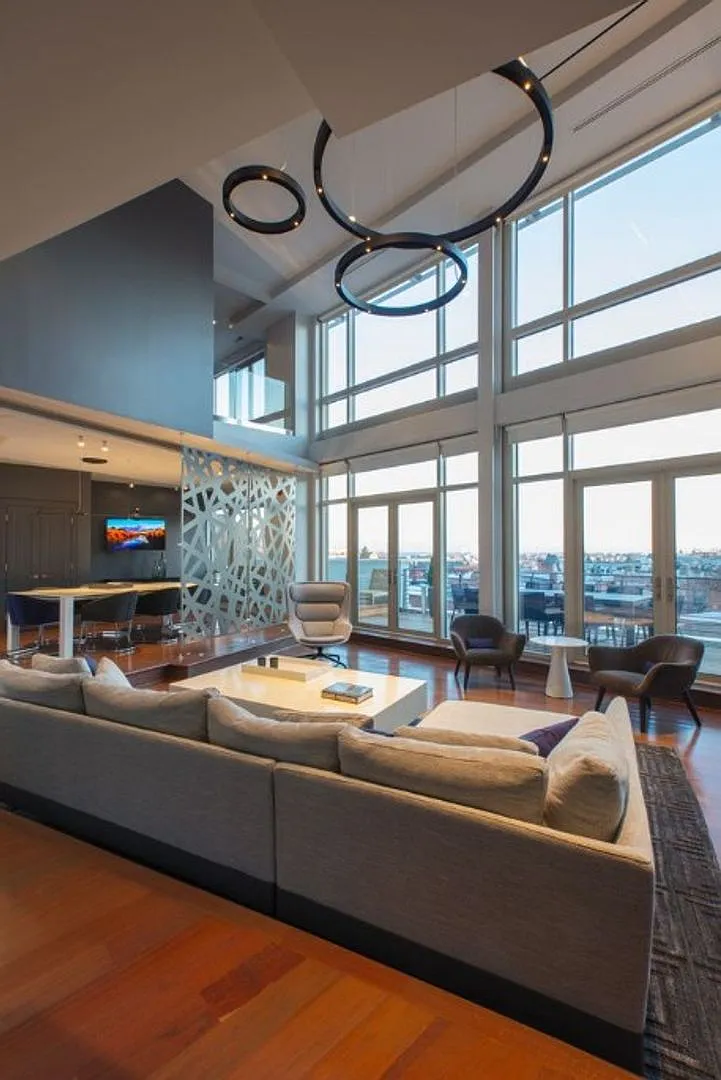 Stunning Views From This Spectacular And Stylish Penthouse In Heart Of Adams Morgan With Parking. — Photo 2