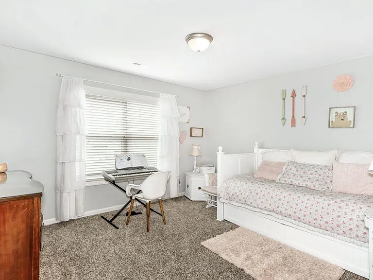 7709 N Catawba Cir — Photo 10