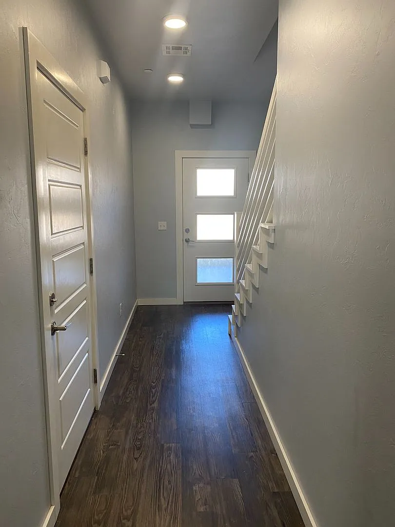 3 bedroom, 2.5 bathroom, 1 car garage — Photo 2